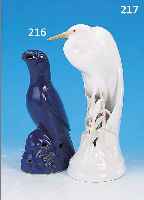 KERAMIKFIGUR, CHINA, UM 1870, SITZENDER VOGEL, BLAU GLASIERT, H. CA. 22 CM