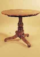RUNDER TISCH, BIEDERMEIER, UM 1930-40, NUßBAUMFURNIER, FUß Z.T. BUCHE, PLATTE 2. HäLFTE 19. JH. MIT STERNINTARSIEN, MIT ALTERS-BEDINGTEN ...