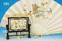 MINIATUR-PARAVENT, CHINA, 50ER JAHRE, ELFENBEIN FEIN GESCHNITZT, TEILS IN DURCH- BRUCHARBEIT, VIERTEILIGER SCHIRM, FEIN GE- RITZT MIT ...