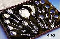 EISBESTECK FüR 12 PERSONEN, FRANKEICH,PARISEMILE PUIFROCAT UM 1890, 950ER SILBER, LAFFEN VERGOLDET, GRIFFE MIT GESäGTER DURCHBRUCHAR- BEIT, ...