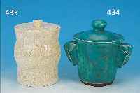 TABAKSTOPF, FRANKREICH, JUVENIA, UM 1930, STEINGUT, BEIGE GLASIERT UND FEIN KRAKELIERT, GEOMETRISCH RELIEFIERT, H. CA. 16 CM