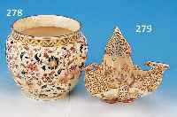 BLUMENüBERTOPF, ZSOLNAY PECS, UM 1880, STEINGUT, CREMEFARBENE KRAKELEEGLASUR, BUNTE FLORALE BEMALUNG, TEILVERGOLDUNG BERIEBEN, H. CA. 19 CM, ...