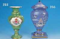 VASE, DRESDEN, UM 1910/20, PORZELLAN, HELL- GRüNER FOND, BUNT BEMALT, EINE KARTUSCHE MIT BLUMENBOUQUET, GOLDSTAFFAGE, H. CA. 26,5 CM