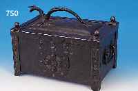 EISENKASSETTE, DEUTSCH, UM 1900, EISEN, 33 X 40 X 27 CM, DECKEL IN FORM EINES DRACHENS, OHNE ...