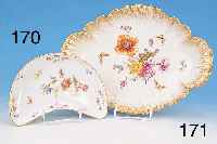 SICHELMONDFöRMIGE SCHALE, MEISSEN, UM 1880, 1 WAHL, PORZELLAN, SEHR FEINE BUNTE BLUMEN- BEMALUNG, GOLDRAND (L. BER.), KL. REST. CHIP AM RAND ...
