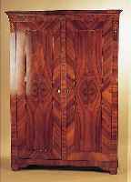 SCHRANK, ÖSTERREICH/UNGARN, UM 1860, NUßBAUMFURNIER, DEKORATIVE INTARSIEN IN AHORN, ZERLEGBAR, ...