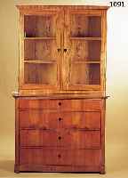 AUFSATZVITRINE, BIEDERMEIER, UM 1830, KIRSCHBAUM MASSIV, WESTDEUTSCHSCHLAND KOMMODE DREISCHüBIG, OBERTEIL VERGLAST, POLIERT, ...