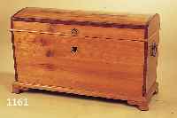 RUNDDECKELTRUHE, HESSEN, UM 1820/30, KIRSCHBAUM MASSIV MIT PFLAUMENHOLZBANDEIN- LAGEN, SCHELLACKPOLITUR, REST., L. ALTERSSP., 74 X 116 X ...