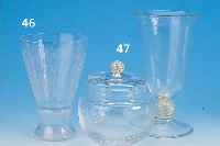 ZWEI TEILE, MURANO, UM 1955/60, FARBL. GLAS:EINE VASE, H. 25 CM; EINE DECKELDOSE, H. 17 CM, GERILLTER KORPUS, PART. EINGESCHMOLZENER GOLDFLITTER