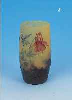 BECHERVASE, DAUM NANCY, UM 1900, FARBLOSES SCHICHTGLAS, H. 11.5 CM, ZWISCHENGLAS GELB UND LILAFARBEN EINGEPUDERT, ...
