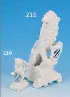 PORZELLANFIGUR, NYMPHENBURG, 20. JH., BAYRISCHER LöWE MIT WAPPENSCHILD, H. CA. 9 CM
