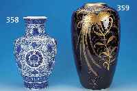 GROßE VASE, KARLSBAD, 30ER J., PORZELLAN, KOLBALTBAUER FOND, TEILRELIEF. GOLDBEMALUNG, DARST. EINES PARADIESVOGELS IN GEäST, GOLD- RAND, H. ...