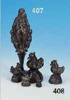 FüNF OPIUMGEWICHTE, INDIEN, 19. JH., BRONZE,IN FORM VON HäHNEN, H. CA. 7,5-2,5 CM