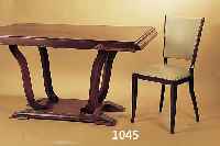 TISCH MIT 6 STüHLEN, FRANKREICH, ART-DECO, UM 1910/20, STüHLE M. WEIßEM LEDERIMITAT, TISCHAUSZIEHBAR MIT EINLEGEBöDEN, VERZIERT, EICHE- ...