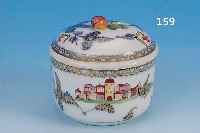 DECKELDOSE, MEISSEN, UM 1730, PORZELLAN, SCHöNE BEMALUNG, FERNER, AUßERGEWöHNLICHER DEKOR VON BLUMEN, LANDSCHAFT U. GEBäUDEN, ...