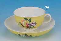 TASSE MIT UNTERTASSE, MEISSEN, UM 1730-35, PORZELLAN, ZITRONENGELBER FOND, SCHöNE BUNTE BEMALUNG AUßEN, UNGEWöHNLICHE BOUQUETS U. ...