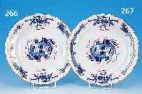 ZIERTELLER, MEISSEN, UM 1860/80, PORZELLAN, SCHöNE BUNTE BEMALUNG, BLAUER DRACHENDEKOR, ROT- U. GOLDGEHöHT, D. 25,5 CM