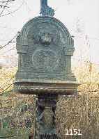 BRUNNEN, 20. JH., MARMOR GEHAUEN, REICH VERZIERT, L. VERWITTERUNGS- SPUREN, L. BEST., 195 X 86 X 64 CM