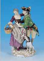 SKULPTUR, MEISSEN, UM 1880, PORZELLAN, LIE- BESPäRCHEN MIT HUND, BUNT BEMALT, GOLDSTAF- FAGE, H. 15 CM, L. REST.