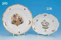 ZIERTELLER, MEISSEN, UM 1860, PORZELLAN, FEINE BUNTE BEMALUNG, MITTIG DARSTELLUNG VON DREI EXOTISCHEN VöGELN IN LANDSCHAFT, AM RAND INSEKTEN, ...
