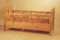 KINDERBETT, DEUTSCH, UM 1900-10, WEICHHOLZ, CA, 80 X 157 X 68 CM, RESTAURIERT, DENNOCH SICHTBARE ALTERSSPUREN
