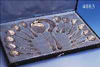 EISBESTECK FüR 12 PERSONEN, FRANKREICH UM 1890/1900, 950ER SILBER TEILVERGOLDET, MEISTER-MARKE IN RAUTE A. DEBAIN, FLORALER DEKOR, LAFFEN ...