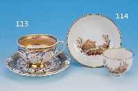 TASSE MIT UNTERTASSE, KPM BERLIN, 1844-47, PORZELLAN, OHNE MALERMARKE, H.7 CM, GOLDSTAFFAGE BERIEBEN