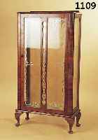 KLEINE VITRINE, ENGLAND, 20ER JAHRE, NUßBAUMFURNIER, 116 X 43 X 26 CM