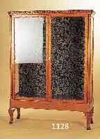 VITRINE, BAROCKSTIL, 30ER JAHRE, BIRKEFURNIER UND MASSIV, 161 X 120 X 40 CM, ZWEI EINLEGEBöDEN, L. GEBRAUCHSSPUREN