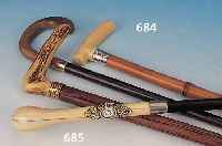 DREI SPAZIERSTöCKE, DEUTSCH, UM 1900, GRIFFE ELFENBEIN, GEWEIHSTüCK UND HORN, BINDENSILBER, DOUBLE UND METALL, SCHüSSE BAMBUS, ROTBUCHE ...
