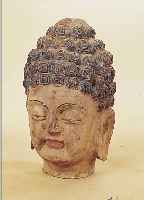 KOPF EINES BUDDHA, CHINA, 20. JH., HOLZ GESCHNITZT, RESTE ALTER FARBFASSUNG, H. CA. 45 CM, LEICHT BESCH.