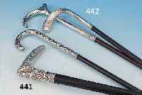 DREI DAMENFLANIERSTöCKE, DEUTSCH, UM 1900, 800ER SILBER, JUGENDSTILDEKOR, 1 X VERBEULT; 1 X RELIEFIERT MIT FRAUENKöPFEN UND EICHEN- LAUBDEKOR, ...