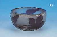 SCHALE, GALLé, UM 1910, FARBLOSES GLAS, H. 5 CM, D. 10 CM, LILAFARBEN üBERFANGEN