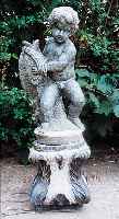BRUNNEN, 20. JAHRHUNDERT, GRAUER MARMOR, GEHAUEN, H. 126 CM, PUTTO MIT FISCH, SOG. WASSER-, SPEIER