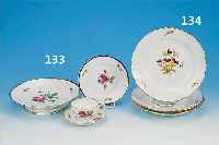 DREI TELLER, MEISSEN, 2. HäLFTE 19. JH., , PORZELLAN, BLUME I, D. 24.5 CM