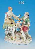 PORZELLANFIGUR, MEISSEN, UM 1910/20, PORZELLAN, 19 X 17 X 12 CM, LIEBESPAAR MIT SCHAF, BEMALT, Z.T. REST.