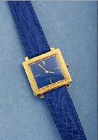 FELSA DAMEN/HERRENUHR, SCHWEIZ UM 1950, GG 750/000, BODEN GEDR., CARREE-GEH., MAßE üBER DIE FLäCHEN CA. 27 X 25 MM, BLATT REST., LEDERB. ...