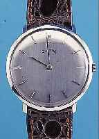 CORUM HERRENARMBANDUHR, REF.-NR. 5425420/7, SCHWEIZ UM 1964, EDELST., FLACH, BODEN U. GLASR. GEDR., BLATT PROV. REST., 18 ST., RUNDANKERW. ...
