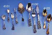 KONV. IM STIL DER HILDESHEIMER ROSE, SILBER, BEST. AUS 2 GEBäCKHEBER, ZUCKERLöFFEL, 2 ZUCKERZANGEN, 2 KL. VORLEGEGABELN, 6 KUCHEN- GABELN UND ...
