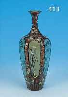 VASE, JAPAN, UM 1895/90, CLOISONNE, SECHSKANTIG, SECHS FELDER, FLORALER DEKOR H. 19 CM