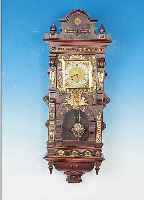WANDUHR LENZKIRCH UM 1895, REICH VERZIERTES HOLZGEHäUSE, DEKORATIV MIT MESSINGAPPLIKEN BE-SETZT, HISTORISMUS, SCHWUNGBEREICH DES PENDELSIN ...