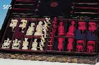 SCHACHSPIEL, CHINA, UM 1870, ELFENBEIN MIT LACKKASTEN, KöNIG 9 CM, BAUER 4 CM, AUFWENDIG GESCHNITZTE FIGUREN, ...