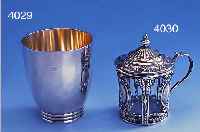SENFTöPFCHEN, FRANKREICH, UM 1870/80, 950ER SILBER, KLASSIZITSICHER DEKOR MIT SCHLEIFEN, GIRLANDEN UND ROSEN, KARTUSCHEN FüRMONOGR. ...