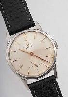 KONVOLUT: 2 HERRENARMBANDUHREN, BEIDE EDEL- ST., 1X OMEGA, BODEN U. GLASR. GEDR., KAL. 30T2, UM 1945, 15 ST., HANDAUFZUG, WERK VERN.,KOMP.-UNR., ...