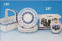 OBSTSET, WäCHTERSBACH, UM 1905/10, STEINGUT, D.18 CM, BZW. 18 X 26 CM, BEST. AUS KORB, DIESER MEHR-, FACH ...