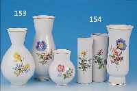 KONVOLUT DREI VASEN, MEISSEN, 1 X 2. WAHL, 60ER JAHRE, PORZELLAN, BLUMENDEKOR, H. 16/17/20.5 CM, 1 X AM FUß 2 X BESTOßEN