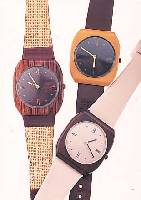 KONVOLUT: 3 LACHER WOOD WATCHES, UNGETR. LAGERW., FüR DEN DTSCH. MARKT, UM 1986, HOLZ- GEH., LEDERB., HIGH-TECH-QUARTZWERKE, AUS LAGERBEST. ...