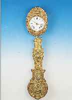 COMTOISE MIT PRUNKPENDEL, FRANKREICH UM 1880, OVAL GEPRäGTE MESSINGUMRANDUNG (IM UNTEREN BEREICH L. EINGERISSEN), ALTER PRUNKPENDEL, ...