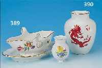 ZWEI VASEN, 30ER JAHRE, 1X MEISSEN, BUNTE FLORALE BEMALUNG, BUNTES BOUQUET U. STREU- BLüMCHEN, GOLDRäNDER, H. 9 CM; 1 X ILMENAU, MIT ROTEM ...