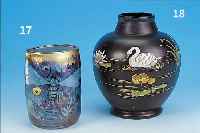 VASE, REGENHüTTE, UM 1910, ROTES GLAS, H. 16CM, EMAILBEMALUNG, BEMALTER SCHWANEN- DEKOR, GOLDSTAFFAGE, BERIEBEN, MIN. AM RAND BESTOßEN